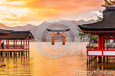 miyajima-torii-gate-japan-famous-floating-49633298.jpg